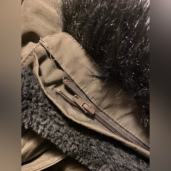 Vince Camuto womens Down
Hooded Duffle Coat Parka - Medium - army green - Picture 5 of 16